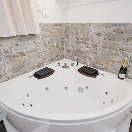 Casa Chicca Monti - Idromassaggio 900 M Colosseo * Řím