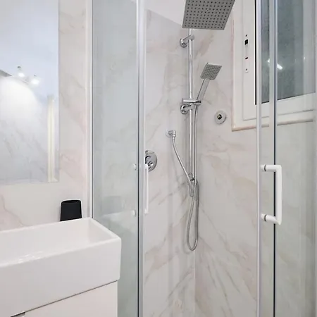 Casa Chicca Monti - Idromassaggio 900 M Colosseo Lägenhet *