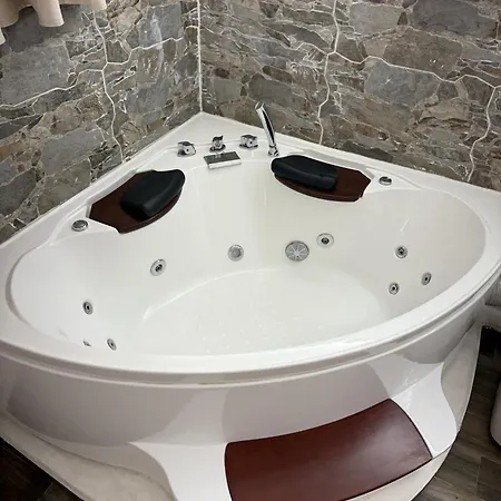 شقة Casa Chicca Monti- Idromassaggio 900 M Colosseo *