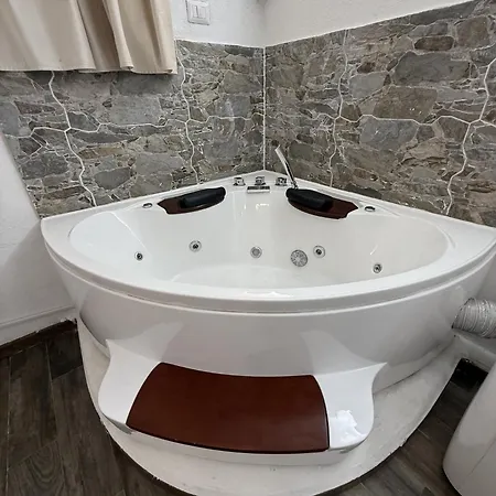 Casa Chicca Monti- Idromassaggio 900 M Colosseo شقة روما